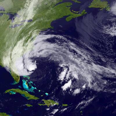 Satelliten-Fotos zeigen Sandys Verlauf