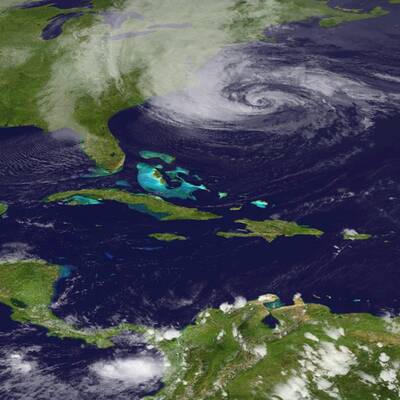 Satelliten-Fotos zeigen Sandys Verlauf