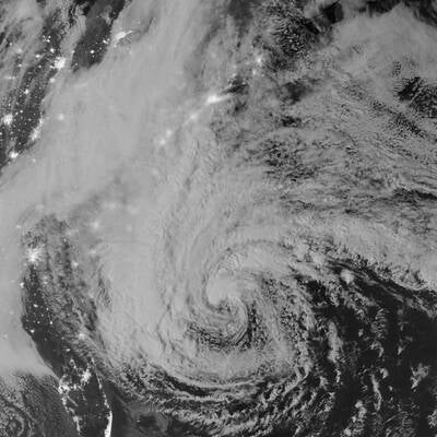 Satelliten-Fotos zeigen Sandys Verlauf