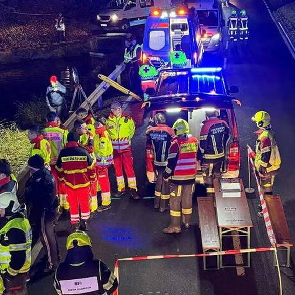 Auto stürzte in See: 29-jähriger Lenker tot