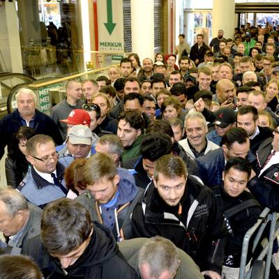 Mega-Andrang bei Saturn-Eröffnung