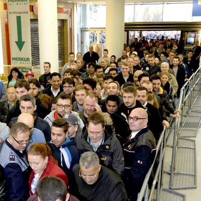 Mega-Andrang bei Saturn-Eröffnung