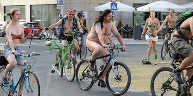 Nackte Fahrrad-Demo in Salzburg 