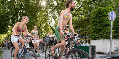 Nackte Fahrrad-Demo in Salzburg 