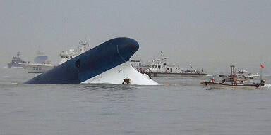 Fähre gesunken: Vermisste eingeschlossen