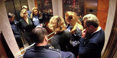 Polizei f&uuml;hrt Micaela Sch&auml;fer ab