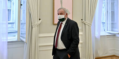 sch&uuml;tzenhofer mit Maske
