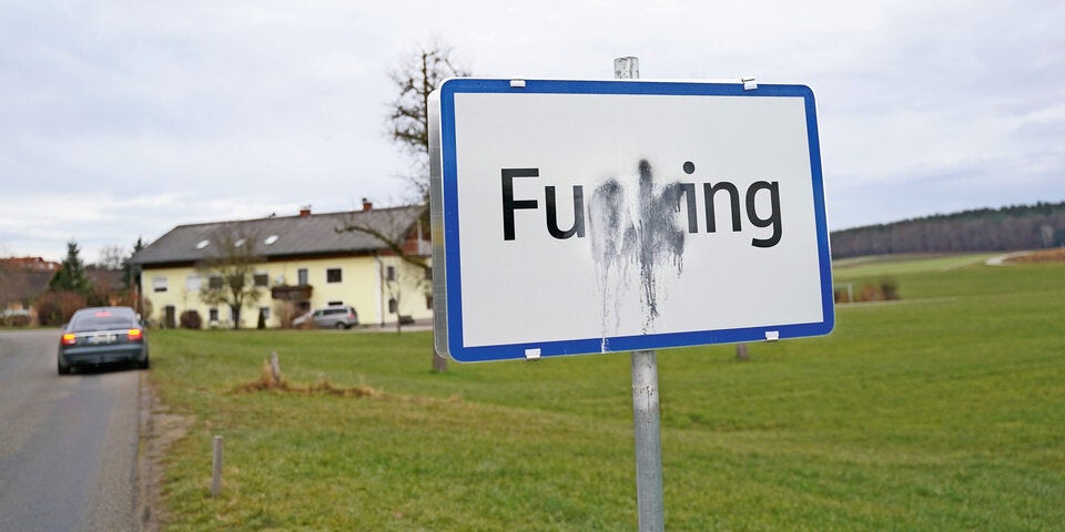 Aus ''Fugging'' wurde wieder ''Fucking'': Neue Ortstafeln beschmiert