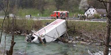 Lkw-Fahrer vor dem Ertrinken gerettet