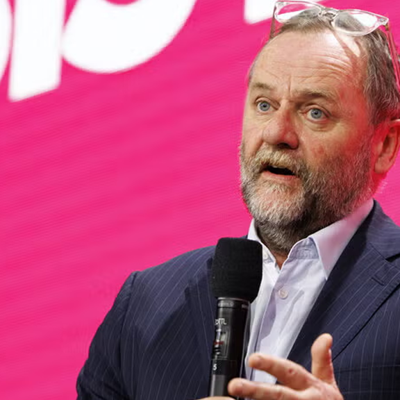 „Vergessen, wofür man gewählt wurde!“ Eigener Abgeordneter attackiert NEOS-Staatssekretär