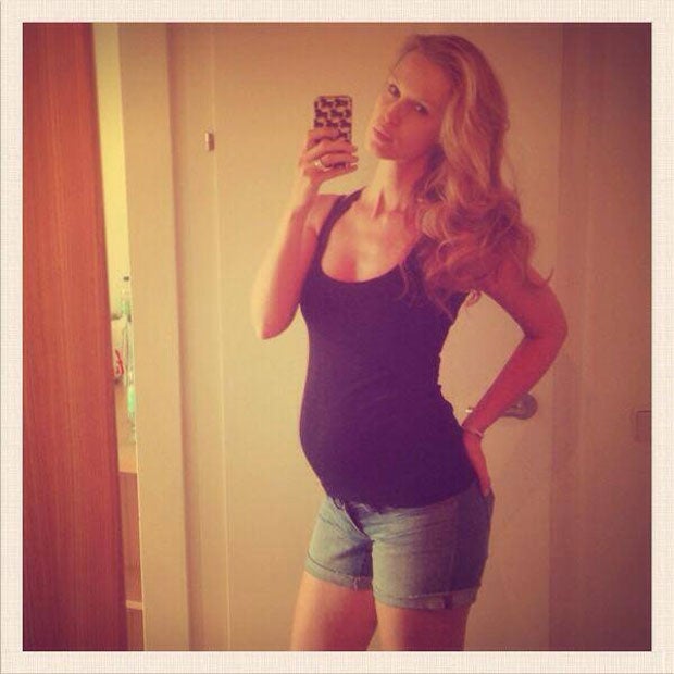 Melanie Scheriau zeigt Babybauch