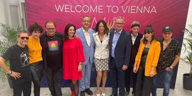 Opus und Schick Sisters bei Song-Pr&auml;sentation am Flughafen Wien Schwechat