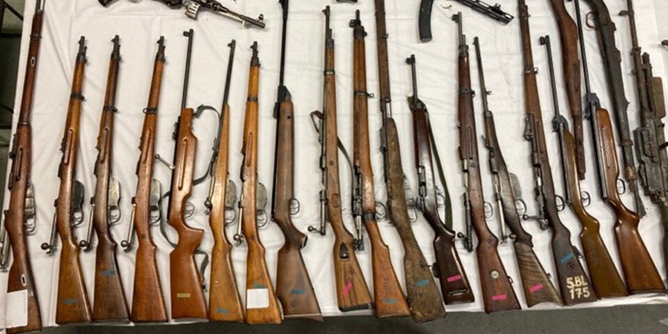 Rettung entdeckte bei Einsatz Waffenarsenal und NS-Andenken