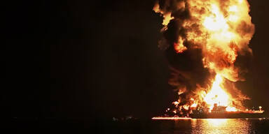 Granate trifft Schiff &ndash; Inferno in Stra&szlig;e von Hormuz