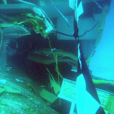 Taucher suchen im Wrack nach Vermissten