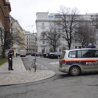 Ein verdächtiges Päckchen lag am Gehsteig. Entminungsdienst rückte an.