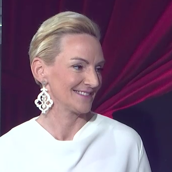 Der große Opernball-Roben-Check mit Daniela Schimke