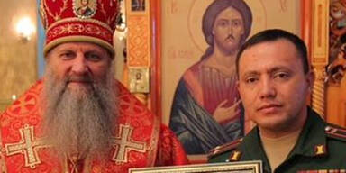 Schl&auml;chter von Butscha lie&szlig; sich von Priester segnen