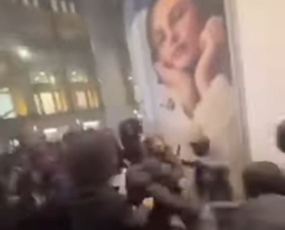 Massenschlägereien mitten in der Stadt