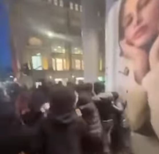 Massenschlägereien mitten in der Stadt