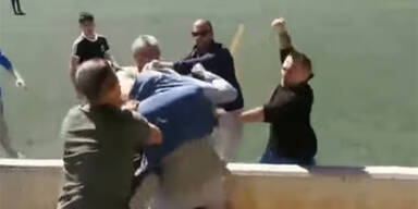 Massen-Schlägerei bei Spanien-Spiel