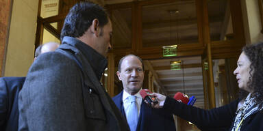 Schlaff blamiert Ausschuss