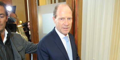 Schlaff blamiert Ausschuss