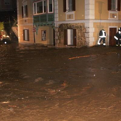 Eine Mure hat 600 Kubikmeter Schlamm ins Ortszentrum von Millstatt geschwemmt.