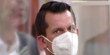 Wolfgang M&uuml;ckstein mit Maske