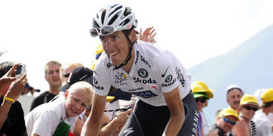 Schleck nimmt Evans Gelbes Trikot ab