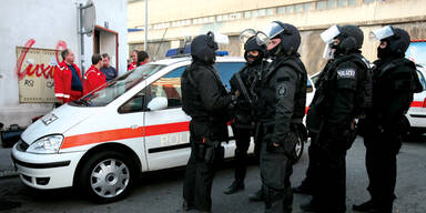 Massen-Schl&auml;gerei bei Hochzeit