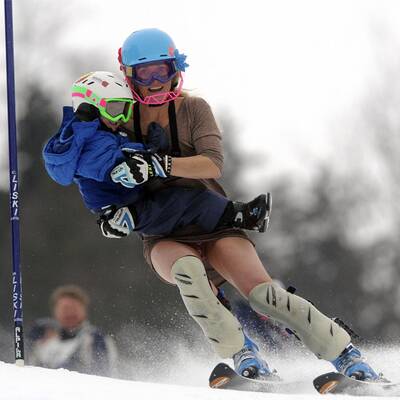 Sarah Schleper sagt im Minikleid bye-bye
