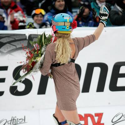 Sarah Schleper sagt im Minikleid bye-bye