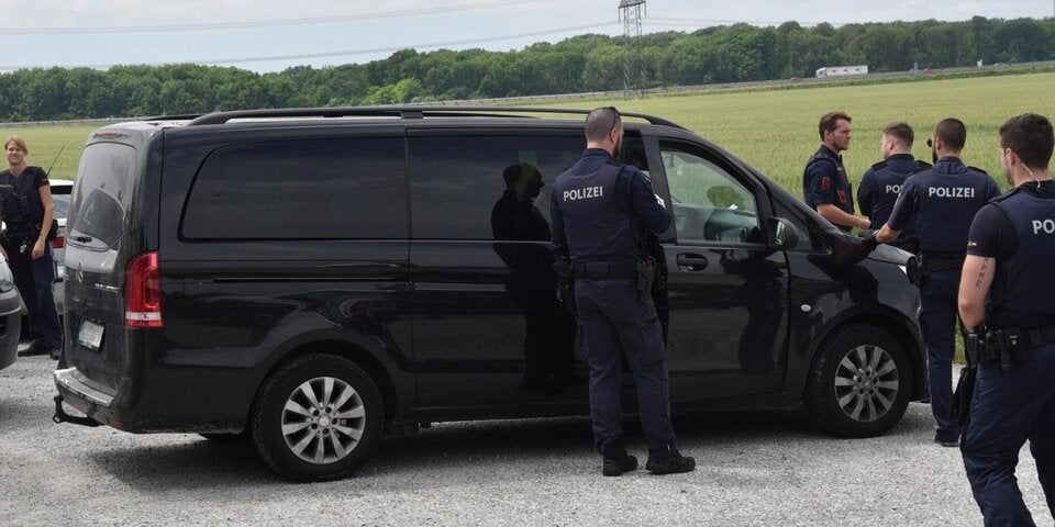 Fluchtversuch: Polizei befreit 8 Kinder aus Schlepperbus