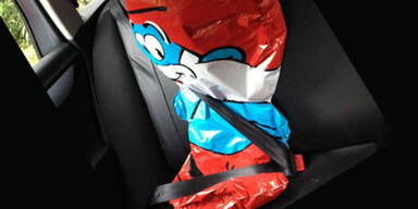 Polizisten "retten" Papa Schlumpf