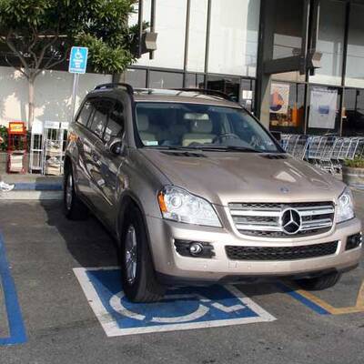 Ein Behindertenparkplatz für Julia Roberts