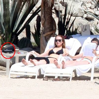 Lindsay & Sam: Hand in Hand am Strand