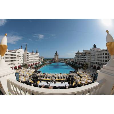 Stars eröffnen Luxus-Hotel in Antalya