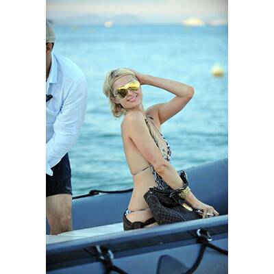 Paris Hilton - oben ohne in Italien