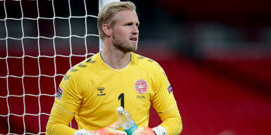D&auml;nemark-Torwart vom Gegner ausgeknockt
