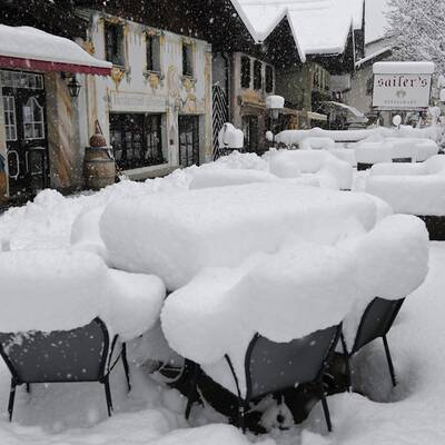 Seefeld in Tirol kämpft mit Schneemassen