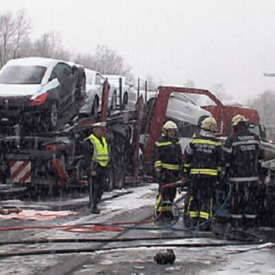 Schwerer Crash vor dem Tunnel