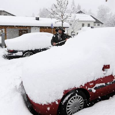 Seefeld in Tirol kämpft mit Schneemassen