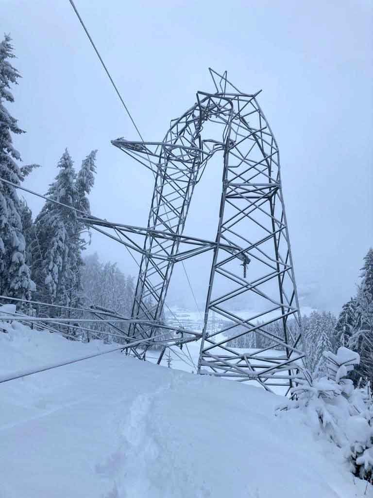 Strommasten umgeknickt