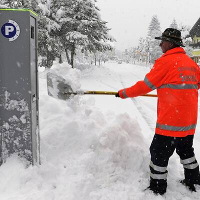 Seefeld in Tirol kämpft mit Schneemassen