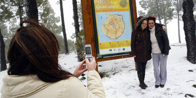 Menschen auf Gran Canaria staunen über Schneefälle
