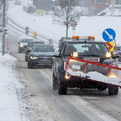 Wintereinbruch: Chaos auf den Straßen