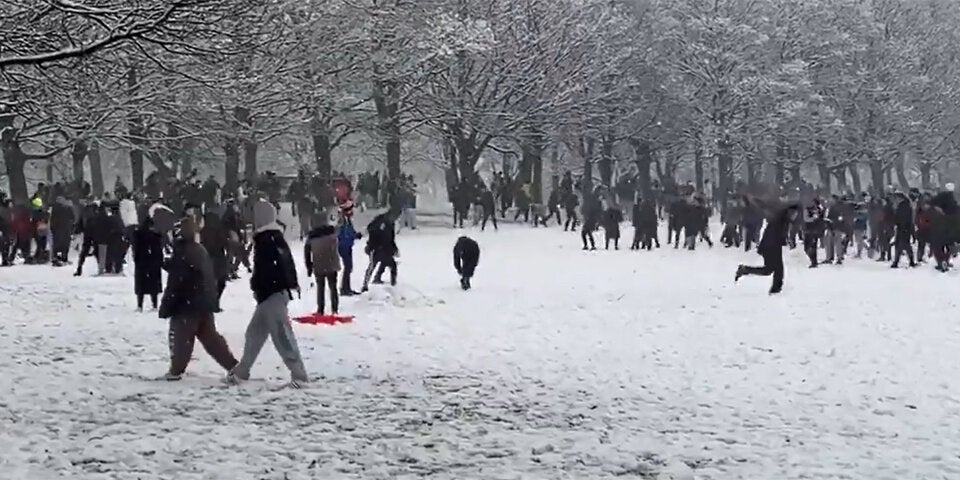 Corona-Hammer: 11.300 Euro Strafe – für diese Schneeballschlacht