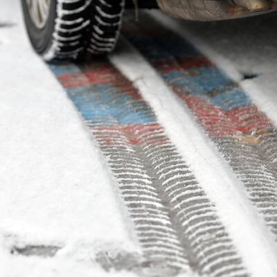 Erster Schnee der Saison im Osten führte zu Verkehrs-Chaos