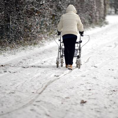 Erster Schnee der Saison im Osten führte zu Verkehrs-Chaos